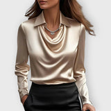 Charlotte – Elegantna Satenska Bluza s V-Izrezom