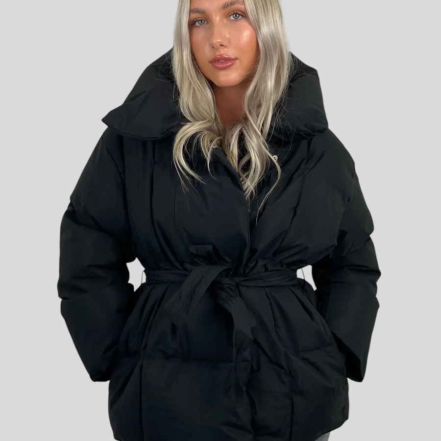 Karly – Kratka Puf Jakna s Remenom