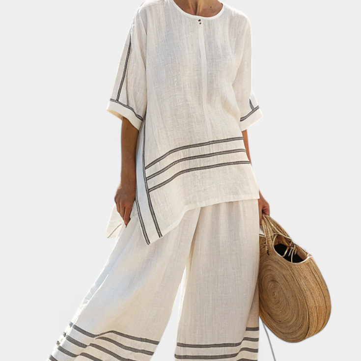 Salopeta s širokim prugama i asimetričnim rezom - moderno i udobno stil