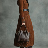 Dugi kaput s dvostrukim kopčanjem i reverima, od meke antilop kože s crnim detaljima