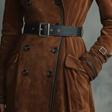 Dugi kaput s dvostrukim kopčanjem i reverima, od meke antilop kože s crnim detaljima