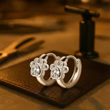 Mali kružni naušnice s motivom šape – Huggie naušnice za žene