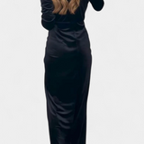 Vilma Duga Haljina od Zlatnog Baršuna s V-Izrezom