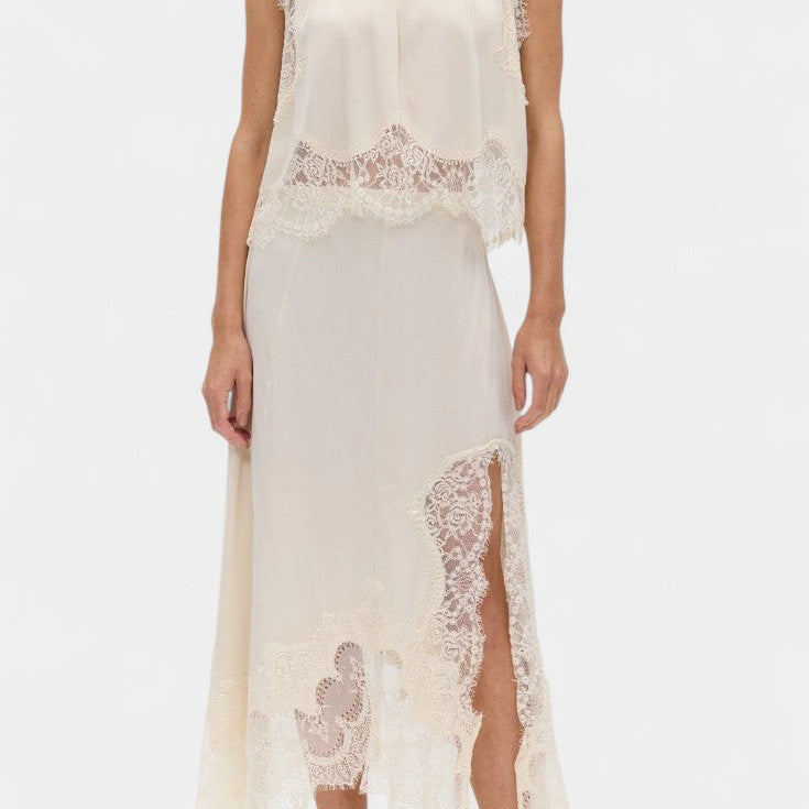 Nada Midi Suknja s Čipkastim Detaljima i Asimetričnom Porubom