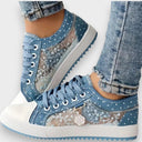 Svijetlo plava - Bijela